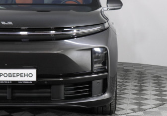 Подержанный автомобиль LiXiang L7 2023 года (9 фото)