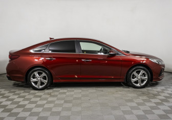 Подержанный автомобиль Hyundai Sonata 2018 года (4 фото)