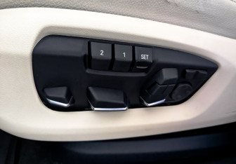 Подержанный автомобиль BMW X5 2015 года (26 фото)