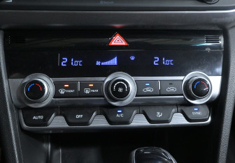 Подержанный автомобиль Hyundai Elantra Sedan 2020 года (18 фото)