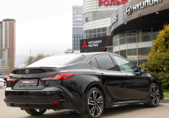 Подержанный автомобиль Toyota Camry Sedan 2024 года (4 фото)