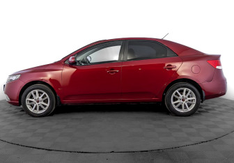 Подержанный автомобиль Kia Cerato Sedan 2010 года (8 фото)