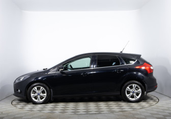 Подержанный автомобиль Ford Focus Hatchback 2013 года (8 фото)
