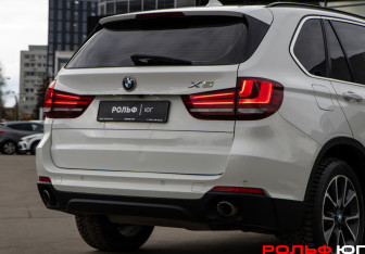 Подержанный автомобиль BMW X5 2014 года (19 фото)