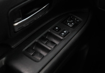 Подержанный автомобиль Mitsubishi Outlander 2012 года (17 фото)
