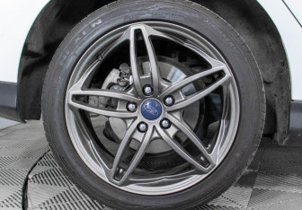 Подержанный автомобиль Ford Focus Hatchback 2015 года (5 фото)