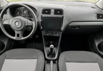 Подержанный автомобиль Volkswagen Polo Sedan 2012 года (12 фото)
