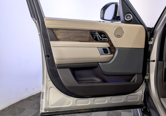 Подержанный автомобиль Land Rover Range Rover 2021 года (19 фото)