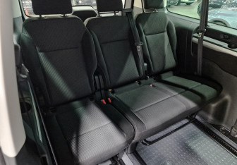 Подержанный автомобиль Peugeot Traveller 2018 года (26 фото)