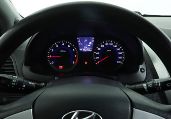 Подержанный автомобиль Hyundai Solaris Sedan 2013 года (11 фото)