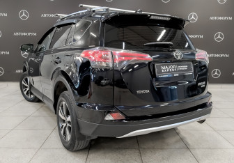 Подержанный автомобиль Toyota RAV4 2019 года (5 фото)