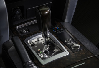 Подержанный автомобиль Toyota Land Cruiser Suv 2013 года (17 фото)