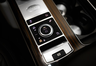 Подержанный автомобиль Land Rover Range Rover 2021 года (16 фото)