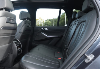 Подержанный автомобиль BMW X5 2019 года (10 фото)