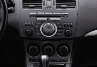 Подержанный автомобиль Mazda 3 Hatchback 2009 года (14 фото)