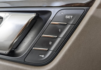 Подержанный автомобиль Porsche Macan 2015 года (28 фото)