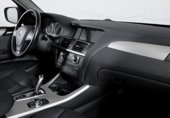 Подержанный автомобиль BMW X3 2011 года (9 фото)