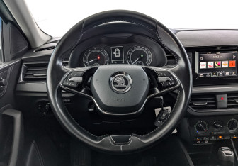 Подержанный автомобиль Skoda Rapid Liftback 2021 года (22 фото)