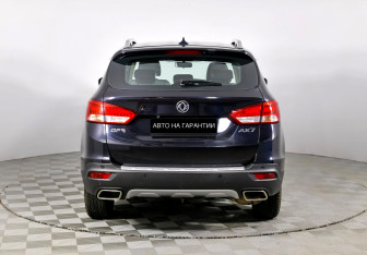 Подержанный автомобиль DongFeng AX7 2017 года (4 фото)