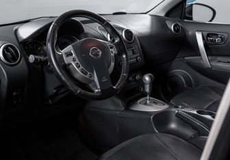 Подержанный автомобиль Nissan Qashqai 2012 года (14 фото)