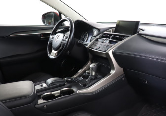 Подержанный автомобиль Lexus NX 2016 года (9 фото)