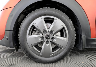 Подержанный автомобиль MINI Hatch 2020 года (18 фото)