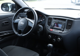Подержанный автомобиль Kia Rio Sedan 2011 года (12 фото)