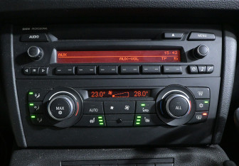 Подержанный автомобиль BMW X1 2011 года (11 фото)
