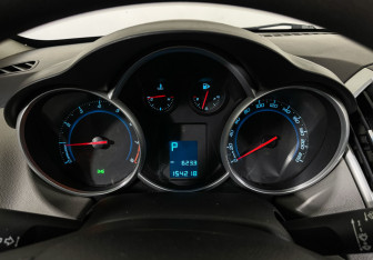 Подержанный автомобиль Chevrolet Cruze Hatchback 2014 года (11 фото)