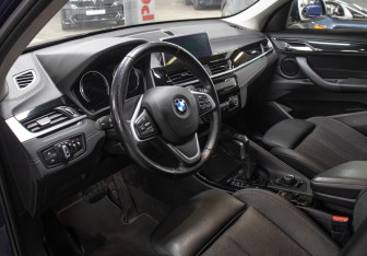Подержанный автомобиль BMW X1 2020 года (16 фото)