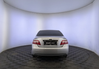 Подержанный автомобиль Toyota Camry Sedan 2011 года (6 фото)