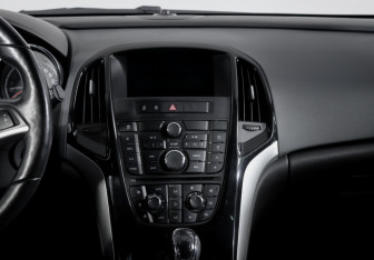 Подержанный автомобиль Opel Astra Hatchback 2014 года (13 фото)