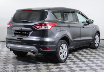 Подержанный автомобиль Ford Kuga 2015 года (3 фото)