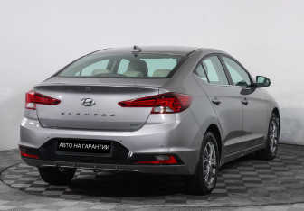 Подержанный автомобиль Hyundai Elantra Sedan 2020 года (3 фото)
