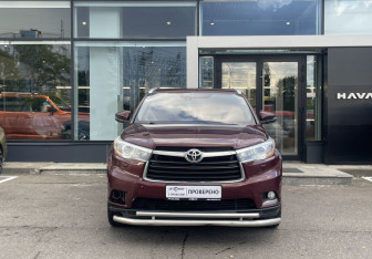 Подержанный автомобиль Toyota Highlander 2014 года (2 фото)