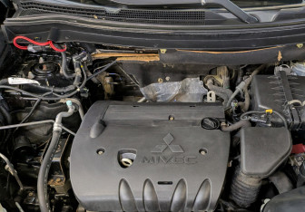 Подержанный автомобиль Mitsubishi Outlander 2016 года (9 фото)