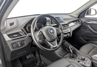 Подержанный автомобиль BMW X1 2021 года (16 фото)