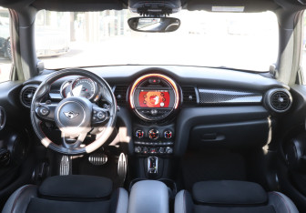 Подержанный автомобиль MINI Hatch 2019 года (12 фото)