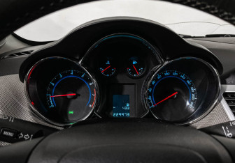 Подержанный автомобиль Chevrolet Cruze Hatchback 2012 года (11 фото)