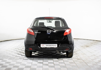 Подержанный автомобиль Mazda 2 Hatchback 2011 года (6 фото)