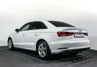 Подержанный автомобиль Audi A3 Sedan 2016 года (7 фото)