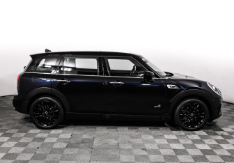 Подержанный автомобиль MINI Clubman Wagon 2020 года (4 фото)