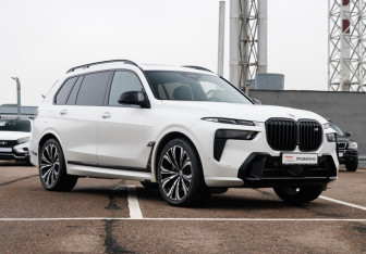Подержанный автомобиль BMW X7 2023 года (3 фото)