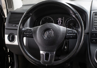 Подержанный автомобиль Volkswagen Multivan 2010 года (20 фото)