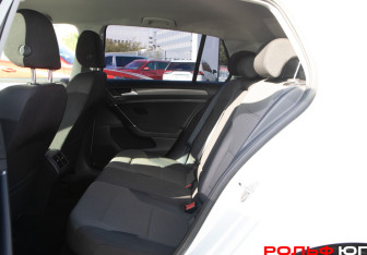 Подержанный автомобиль Volkswagen Golf Hatchback 2013 года (8 фото)