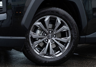 Новый Toyota RAV4 2025 (13 фото)