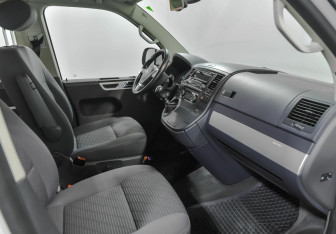 Подержанный автомобиль Volkswagen Multivan 2011 года (5 фото)
