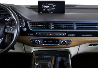 Подержанный автомобиль Audi Q7 2016 года (14 фото)