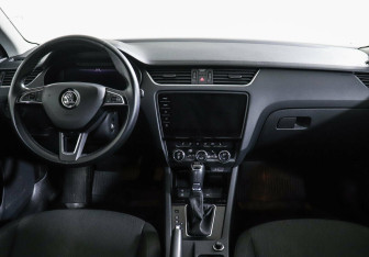 Подержанный автомобиль Skoda Octavia Liftback 2019 года (6 фото)