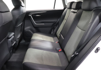 Новый Toyota RAV4 2025 (10 фото)